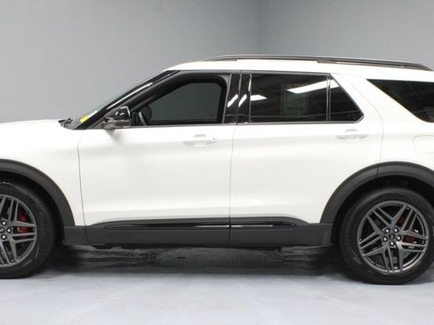Used 2025 Ford Explorer ST AWD/4WD image 8