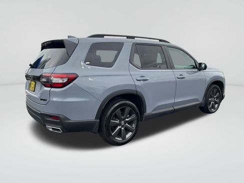 Used 2025 Honda Pilot Sport image 11