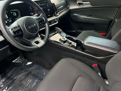 Used 2023 Kia Sportage LX image 11