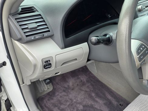 Used 2011 Toyota Camry LE image 14