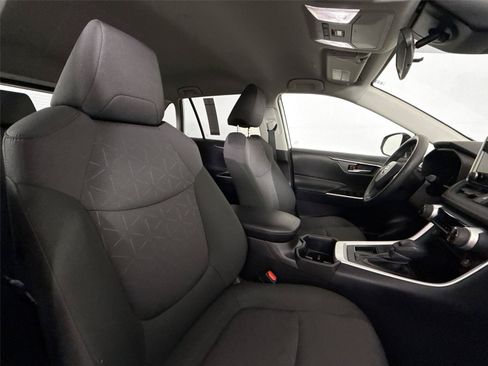 Certified 2025 Toyota RAV4 XLE FWD image 40