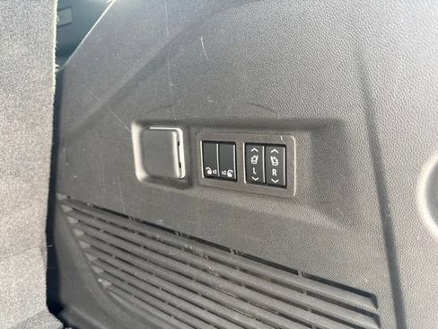 Used 2023 Chevrolet Tahoe Premier RWD image 13