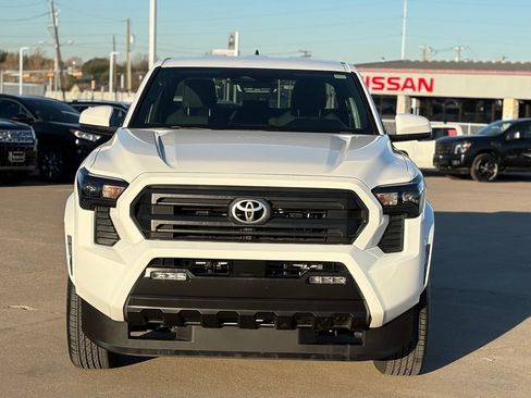Used 2025 Toyota Tacoma SR5 image 4