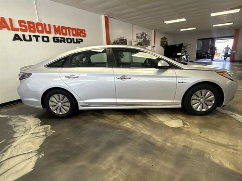 Used 2016 Hyundai Sonata SE FWD image 3