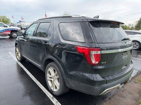 Used 2017 Ford Explorer XLT w/ Equipment Group 202A AWD/4WD image 4