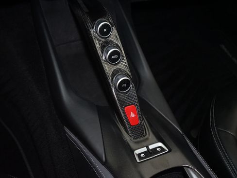 Used 2019 Ferrari 812 Superfast RWD image 18