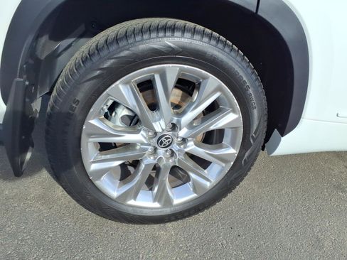 Used 2023 Toyota Highlander Limited image 9