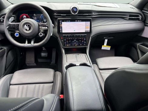 New 2025 Maserati Grecale GT image 4