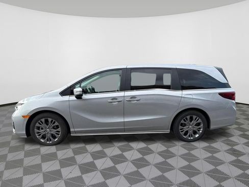 Used 2025 Honda Odyssey Touring image 4