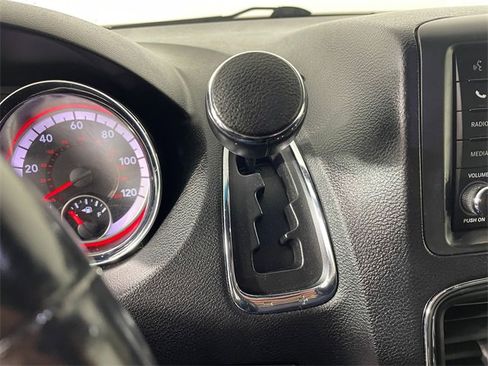 Used 2015 Dodge Grand Caravan SXT image 10