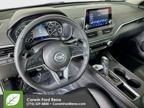 Used 2022 Nissan Altima 2.5 SR FWD image 9