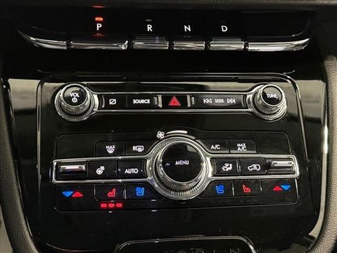 Used 2021 Lincoln Corsair Standard w/ Equipment Group 101A image 18