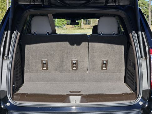 Used 2021 GMC Yukon SLT w/ SLT Premium Package image 9