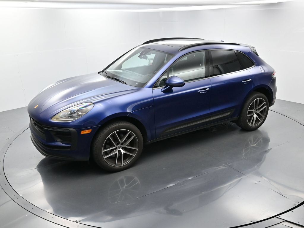 Certified 2024 Porsche Macan AWD/4WD image 32