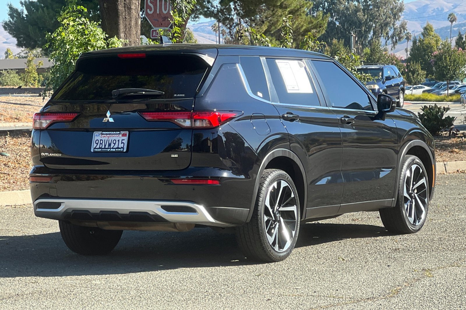 Used 2022 Mitsubishi Outlander SE AWD/4WD image 3
