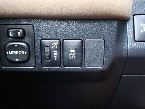 Used 2013 Toyota RAV4 XLE AWD/4WD image 29