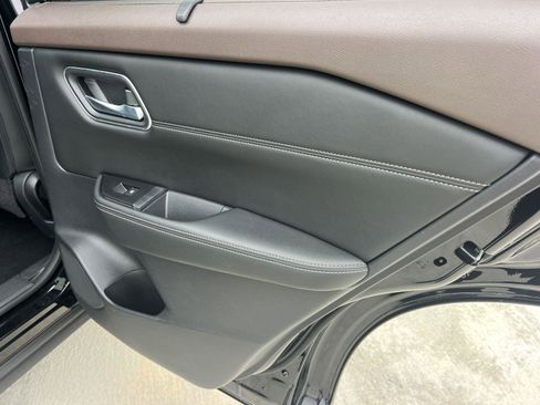 Used 2021 Nissan Rogue SV w/ Premium Package FWD image 16