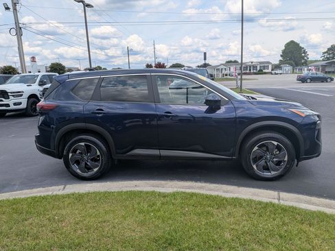Used 2025 Nissan Rogue SV FWD image 4