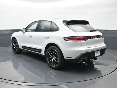 Certified 2023 Porsche Macan AWD/4WD image 3