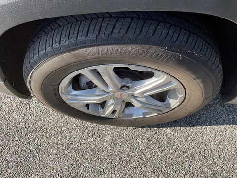 Used 2024 GMC Terrain SLE image 5