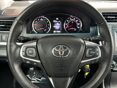 Used 2015 Toyota Camry SE FWD image 19