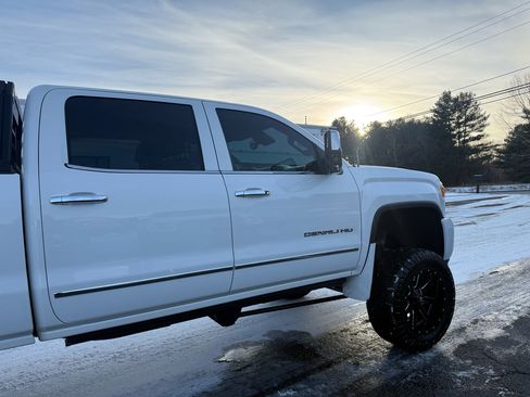 Used 2015 GMC Sierra 2500 Denali image 19