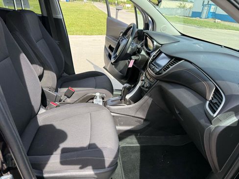 Used 2017 Chevrolet Trax LT FWD image 23