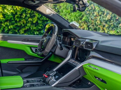 Used 2021 Lamborghini Urus image 43