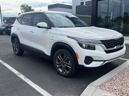 Used 2023 Kia Seltos LX AWD/4WD image 3