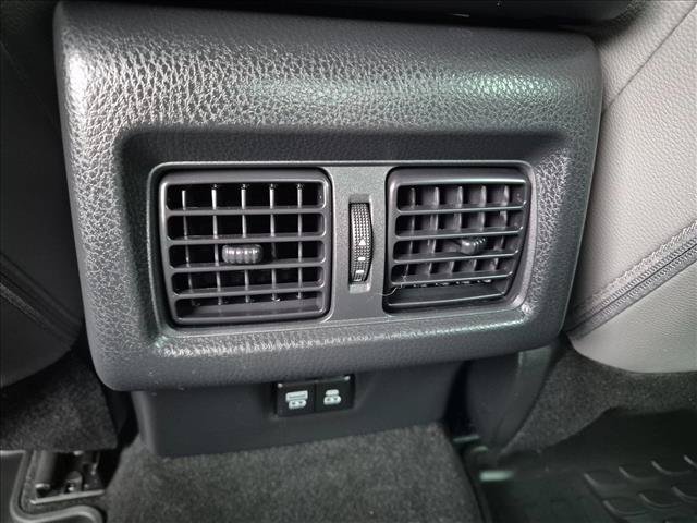 Used 2025 Toyota Camry SE FWD image 19