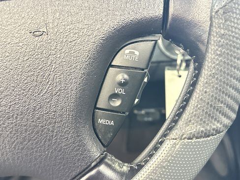 Used 2004 Ford Thunderbird Deluxe image 31