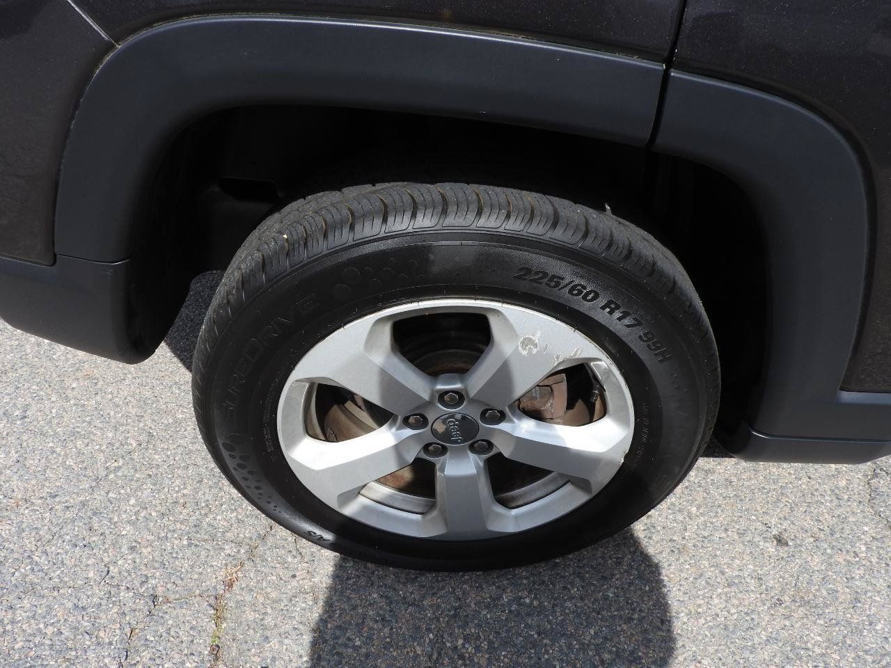 Used 2018 Jeep Compass Latitude w/ Cold Weather Group AWD/4WD image 17