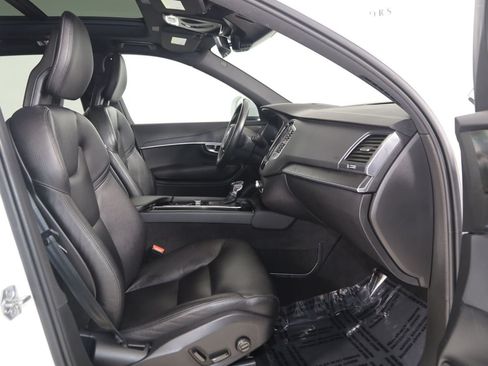 Used 2020 Volvo XC90 T6 Momentum AWD/4WD image 14