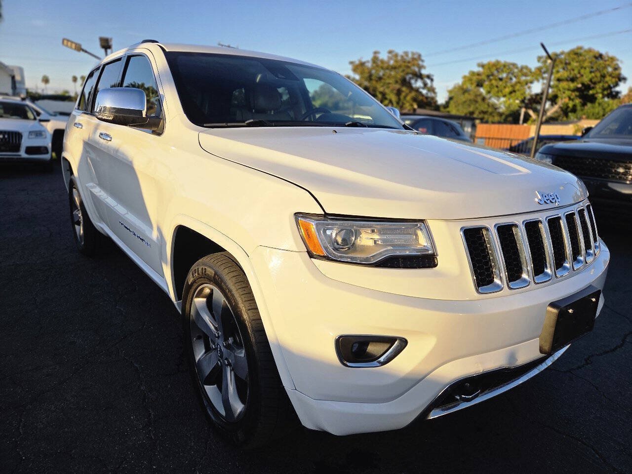 Used 2015 Jeep Grand Cherokee Overland w/ Advanced Technology Group AWD/4WD image 4