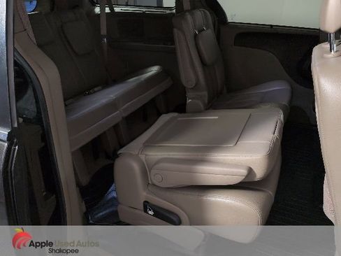 Used 2014 Chrysler Town & Country Touring-L w/ Driver Convenience Group image 39