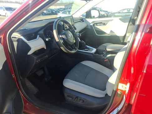 Used 2019 Toyota RAV4 XLE w/ Convenience Package image 3