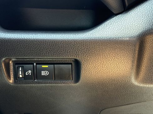 Used 2025 Toyota RAV4 XLE AWD/4WD image 18