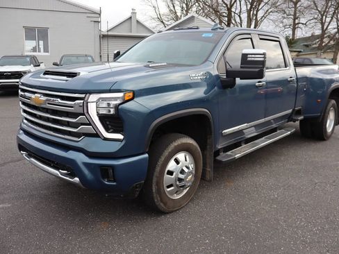 Used 2024 Chevrolet Silverado 3500 High Country w/ Technology Package image 2