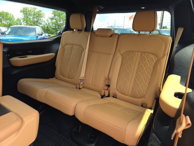 Used 2025 Jeep Grand Wagoneer Series III w/ Rear Seat Video Group 1 AWD/4WD image 32