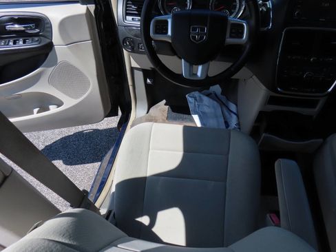 Used 2012 Dodge Grand Caravan Crew w/ Crew Value Pkg FWD image 11