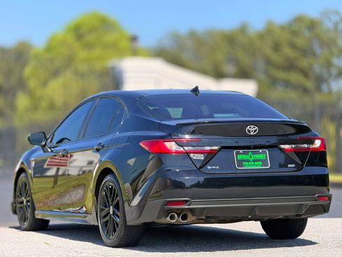 Used 2025 Toyota Camry SE w/ Convenience Package FWD image 9