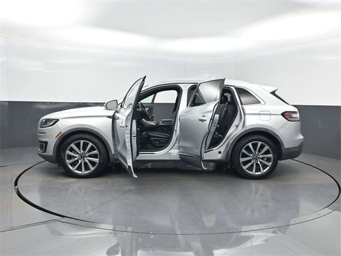 Used 2019 Lincoln Nautilus Select image 42