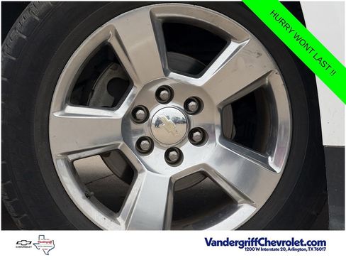Used 2017 Chevrolet Suburban LT RWD image 5