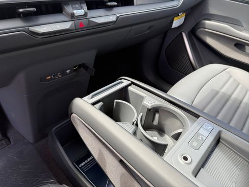 New 2026 Kia EV9 Land image 13