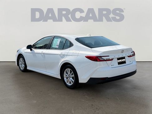 Used 2025 Toyota Camry LE image 5