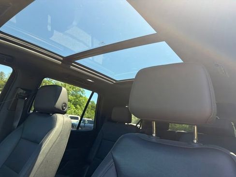 Used 2022 Chevrolet Tahoe LT w/ Luxury Package AWD/4WD image 23