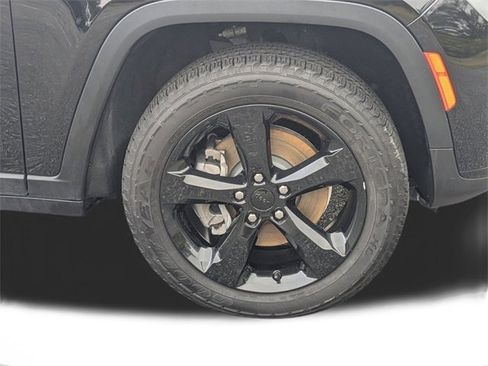 Used 2021 Jeep Grand Cherokee L Laredo image 10