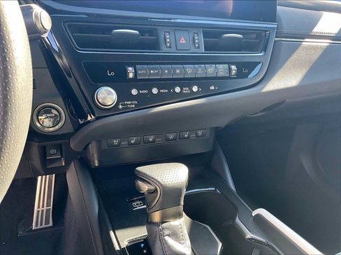 Used 2024 Lexus ES 300h F Sport FWD image 34