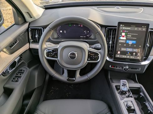New 2026 Volvo XC90 B6 Plus w/ Protection Package Premier AWD/4WD image 15