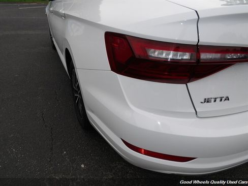 Used 2020 Volkswagen Jetta SE w/ SE Cold Weather Package FWD image 9